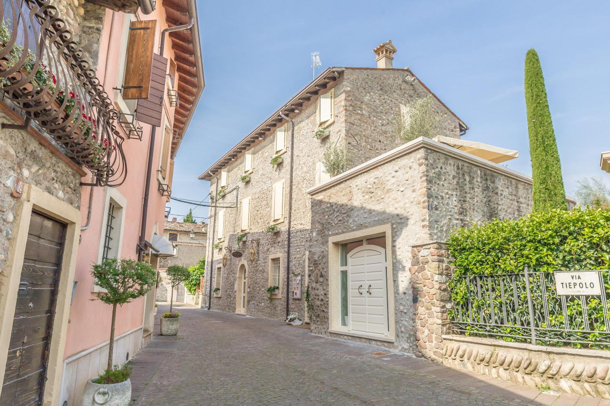 Maison Resola - Rooms & Breakfast Valeggio sul Mincio Exterior photo