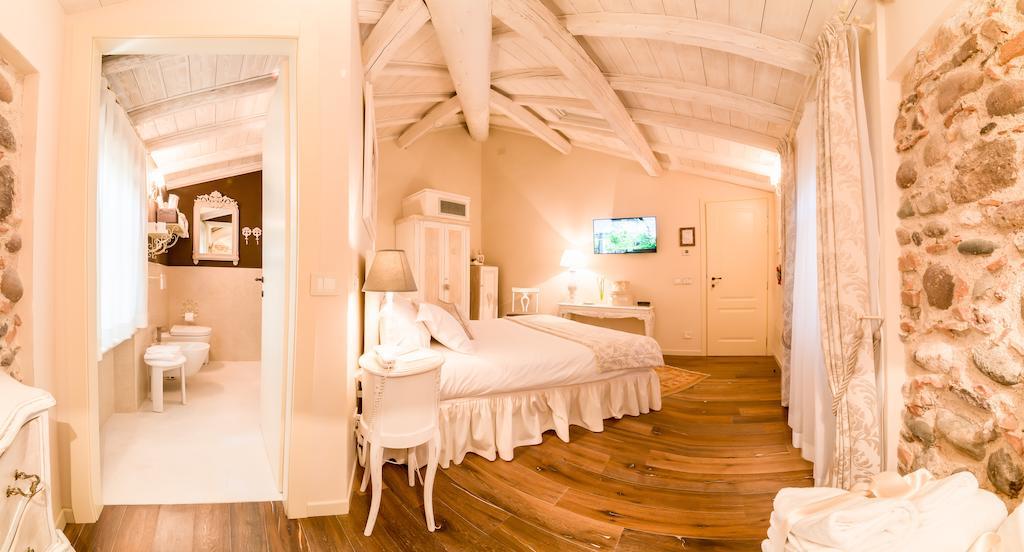 Maison Resola - Rooms & Breakfast Valeggio sul Mincio Room photo